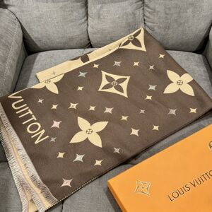 <AUTHENTIC>Louis Vuitton Scarf
